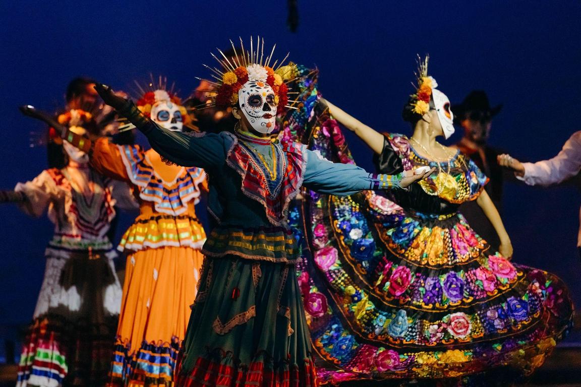 Eternamente: A Día de los Muertos Spectacular!
